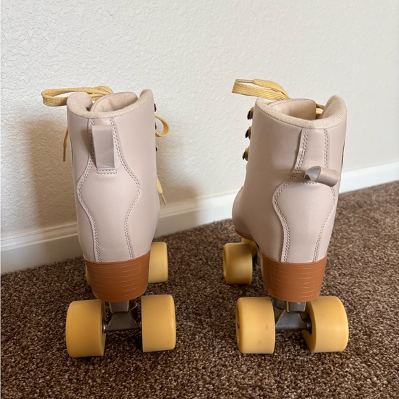 Iconic Smiley face Retro roller Skates | Altar'd State size 8 like new! yellow - Picture 7 of 9